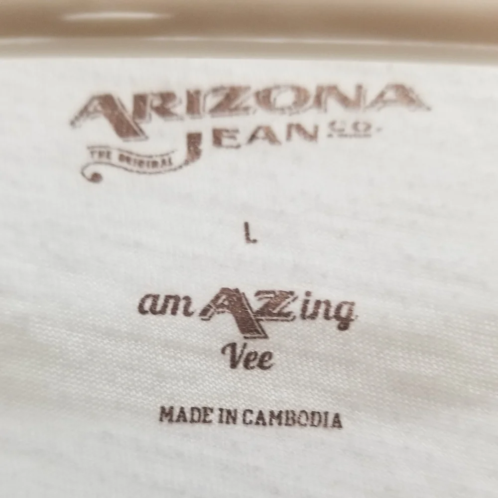 VGUC white Arizona cotton/poly shirt - Picture 2 of 4